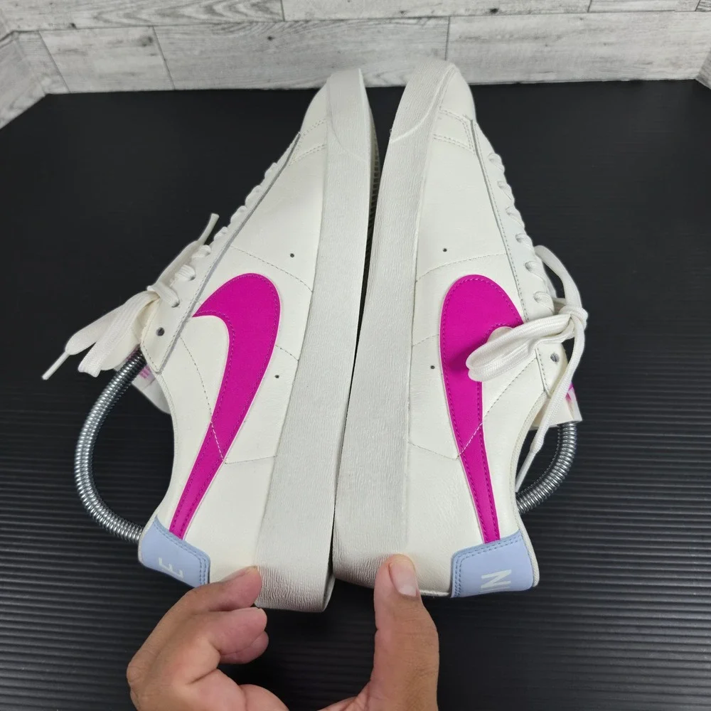 NIKE Blazer Low Fire Pink Sneakers Shoes Women's size 11.5 AV9370-110